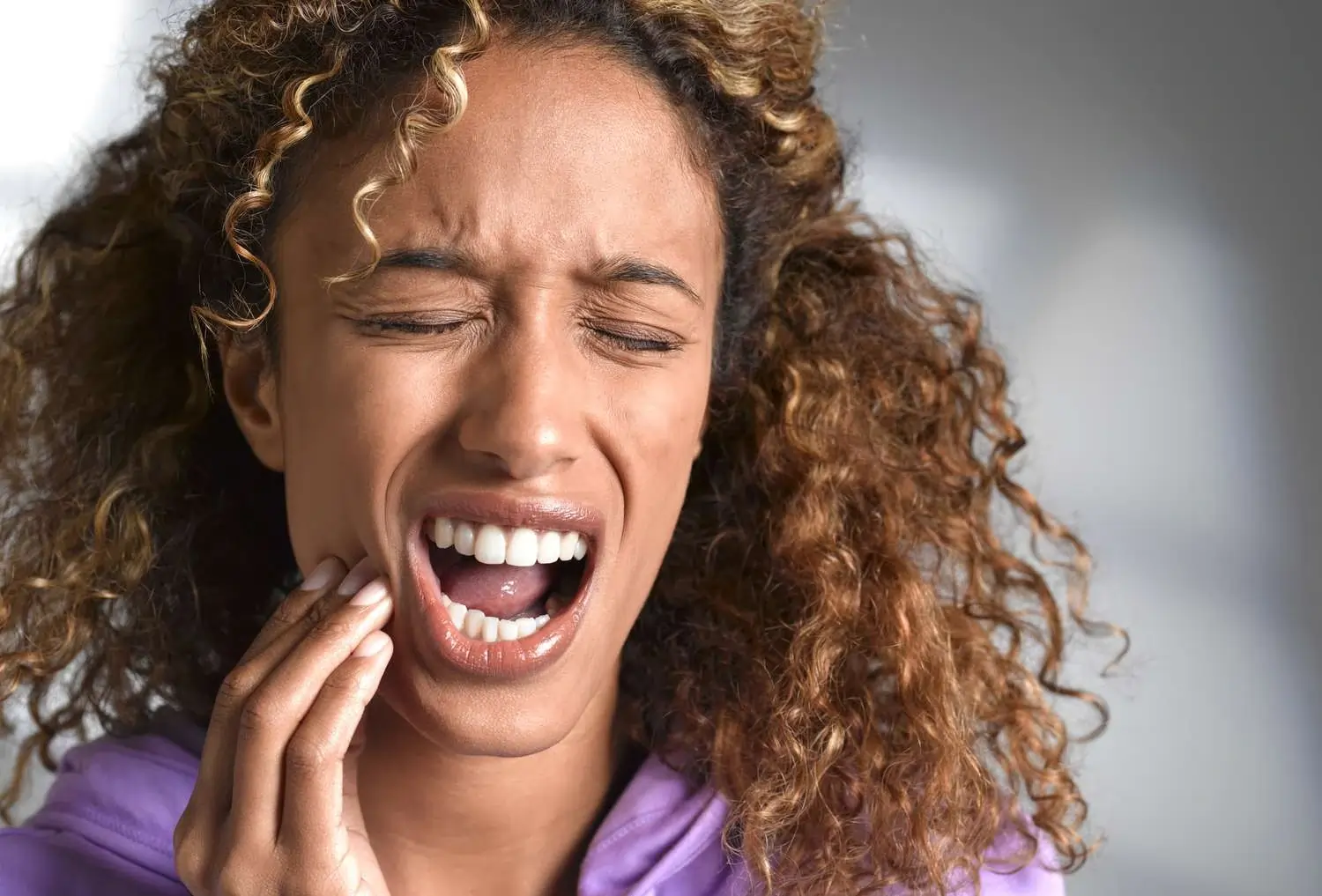 How Can You Soothe Sensitivity After a Teeth Whitening Session Oxford?